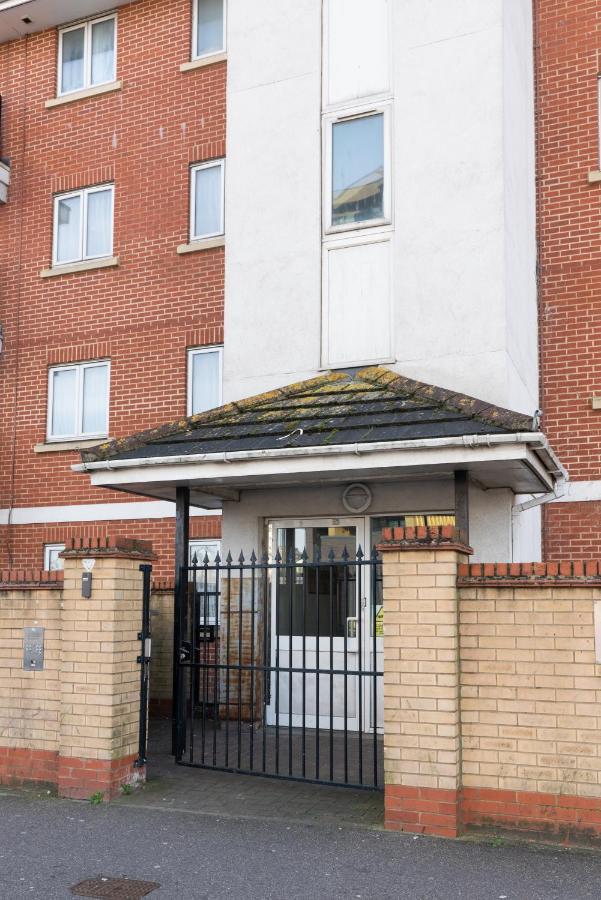 Suites By Rehoboth - Abbey Wood Station - London Zone 4 Kültér fotó