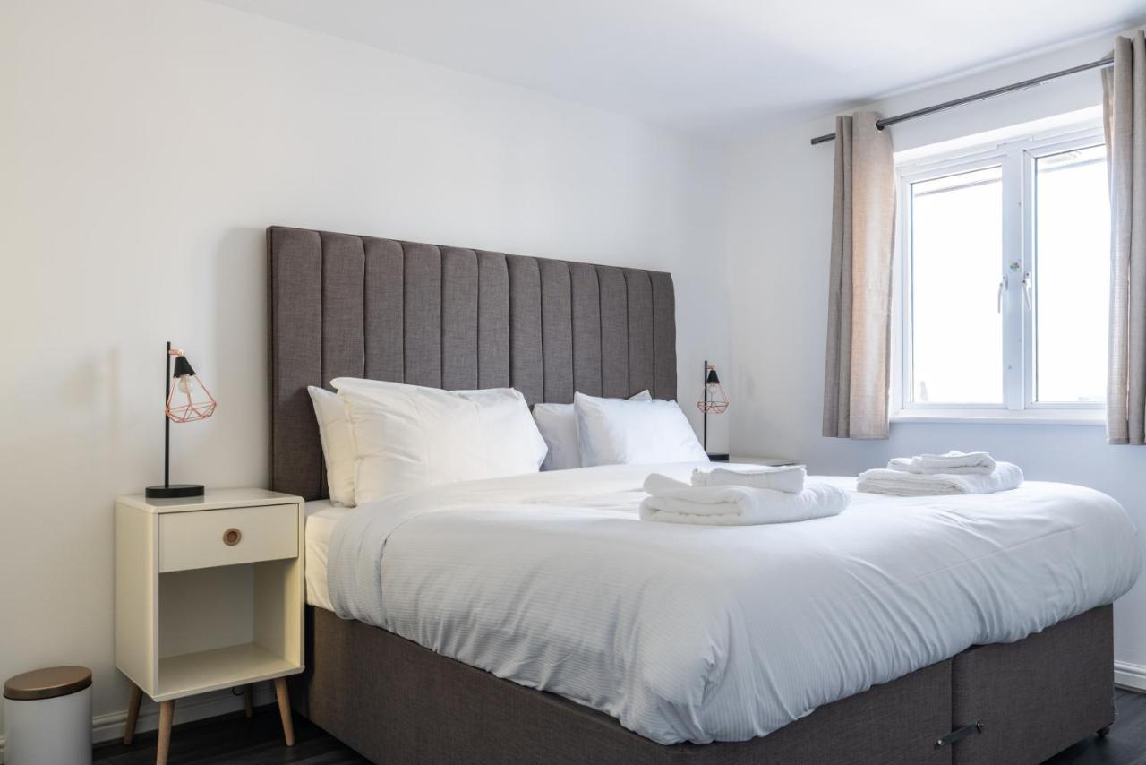 Suites By Rehoboth - Abbey Wood Station - London Zone 4 Kültér fotó