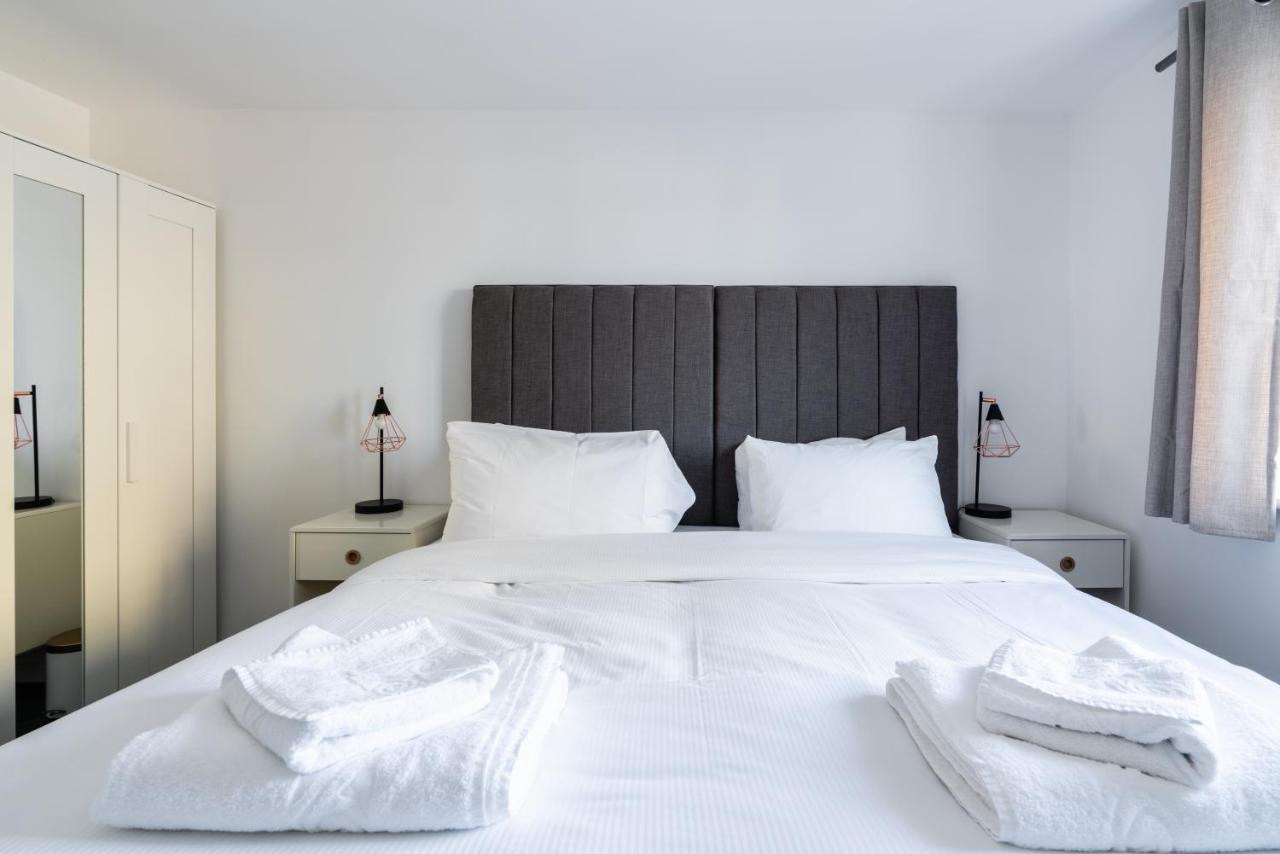 Suites By Rehoboth - Abbey Wood Station - London Zone 4 Kültér fotó