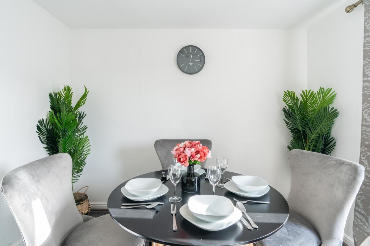 Suites By Rehoboth - Abbey Wood Station - London Zone 4 Kültér fotó