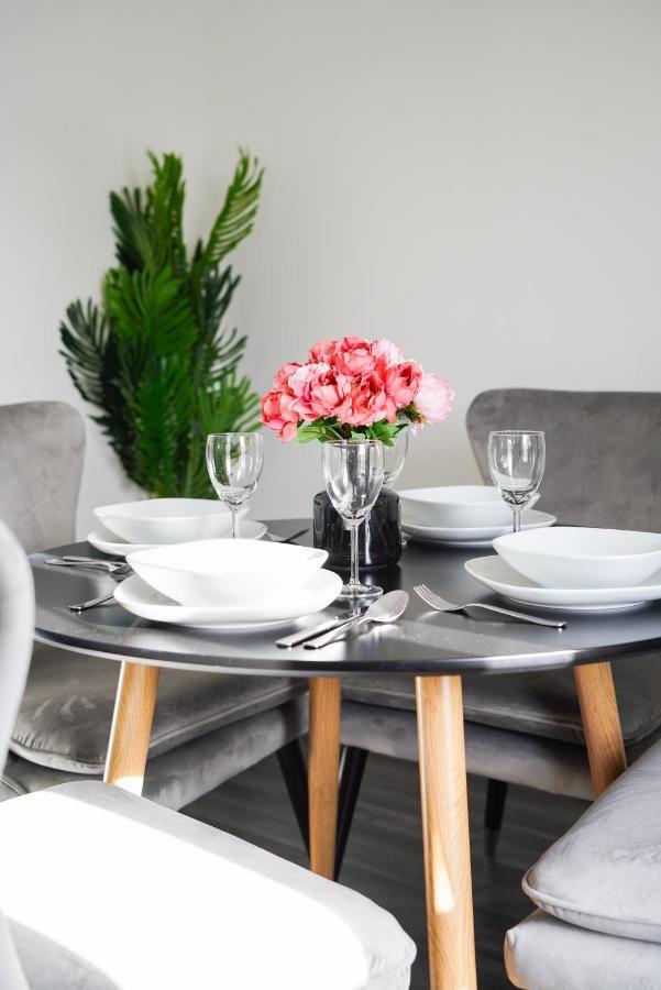 Suites By Rehoboth - Abbey Wood Station - London Zone 4 Kültér fotó
