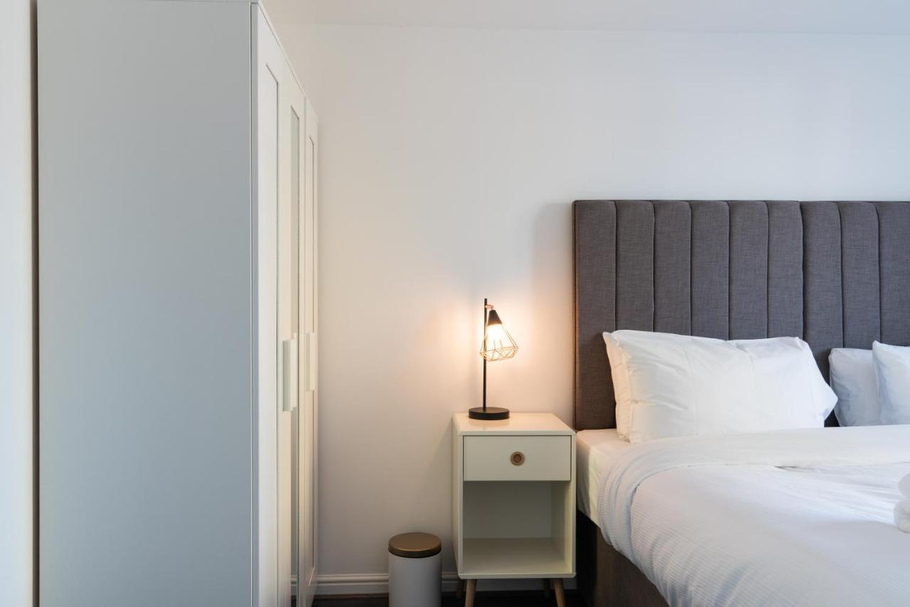 Suites By Rehoboth - Abbey Wood Station - London Zone 4 Kültér fotó