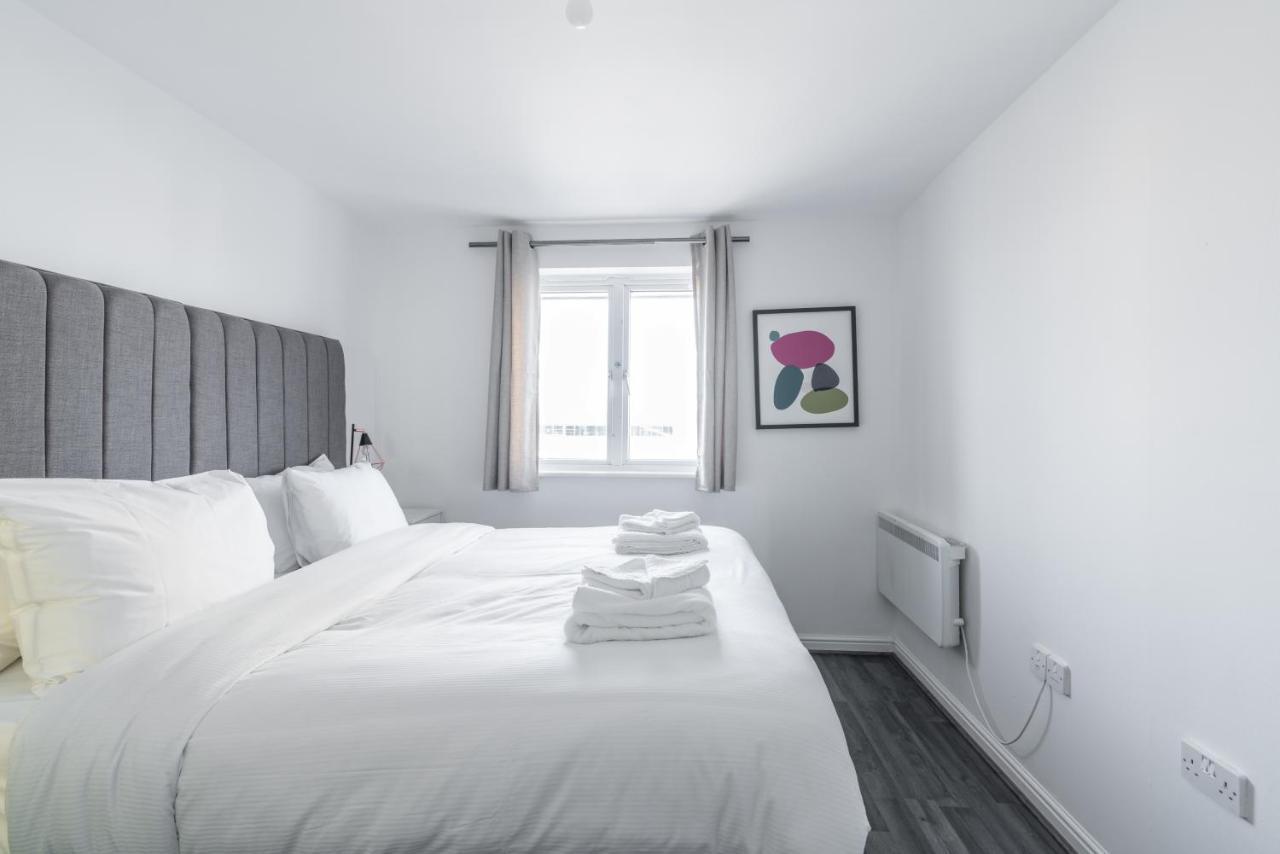 Suites By Rehoboth - Abbey Wood Station - London Zone 4 Kültér fotó