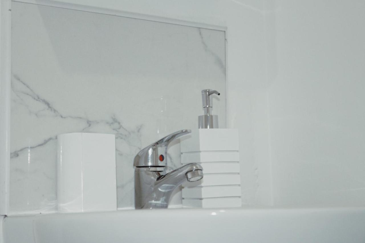 Suites By Rehoboth - Abbey Wood Station - London Zone 4 Kültér fotó