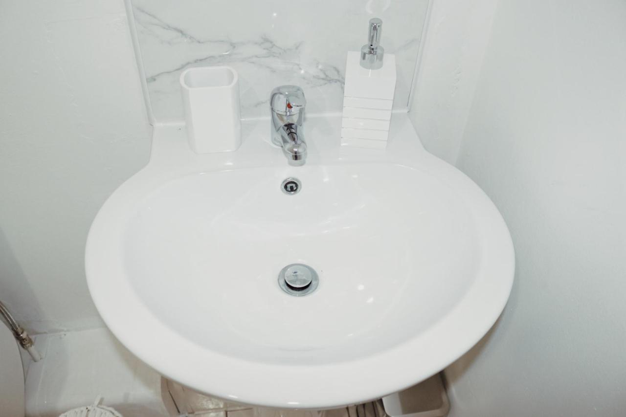 Suites By Rehoboth - Abbey Wood Station - London Zone 4 Kültér fotó
